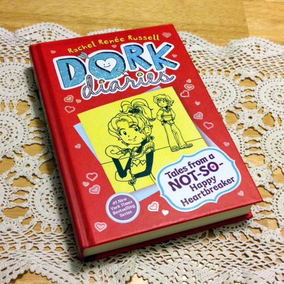 Dork Diaries, Middle Grades, Volume 6, Tales from a not-so-happy heartbreaker - Picture 1 of 6
